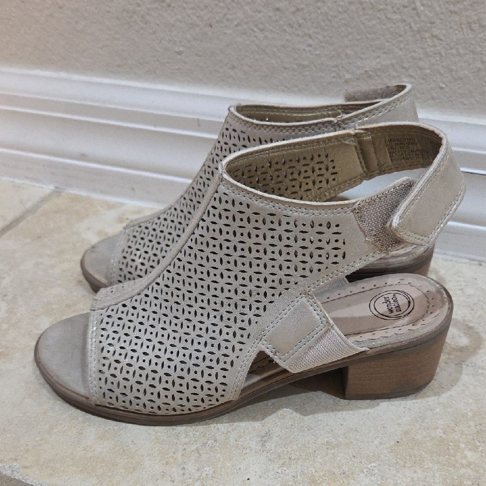 Girls Size 1 Perforated Open-Toe Sandal - Neutral Beige W/ Shimmer